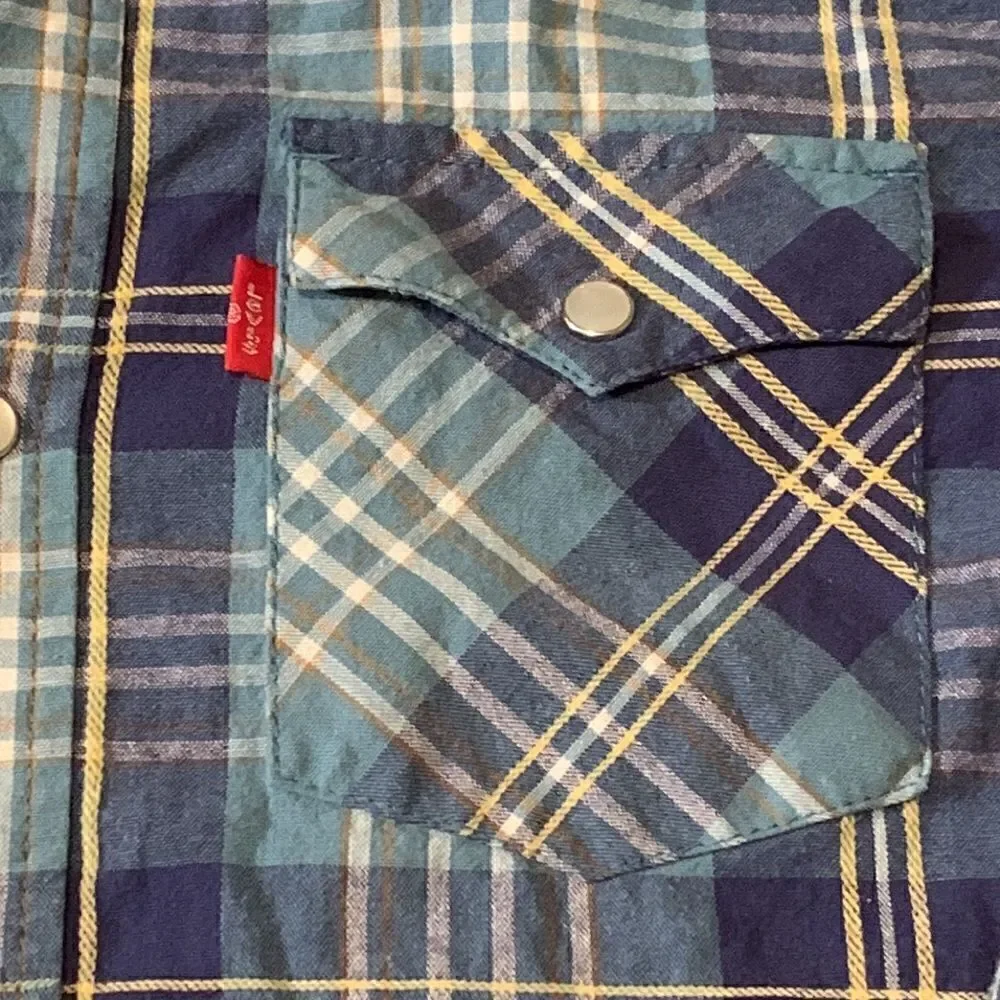 LEVIS, vintage, plaid button down long sleeve, ladies/girls medium, great cond.